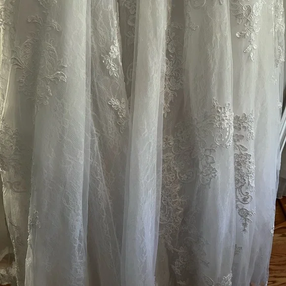 Oleg Cassini White Bridal Gown - Picture 5 of 9